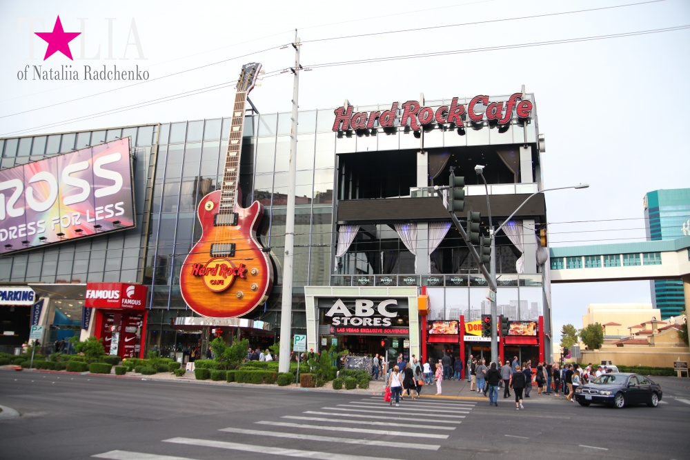 Главная улица Лас Вегаса - Стрип, с самыми дорогимы отелями в мире
